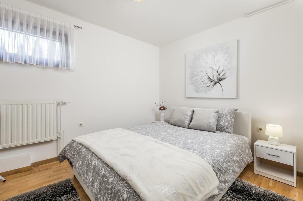 Apartman Javor Apartment โอโทชาส ภายนอก รูปภาพ