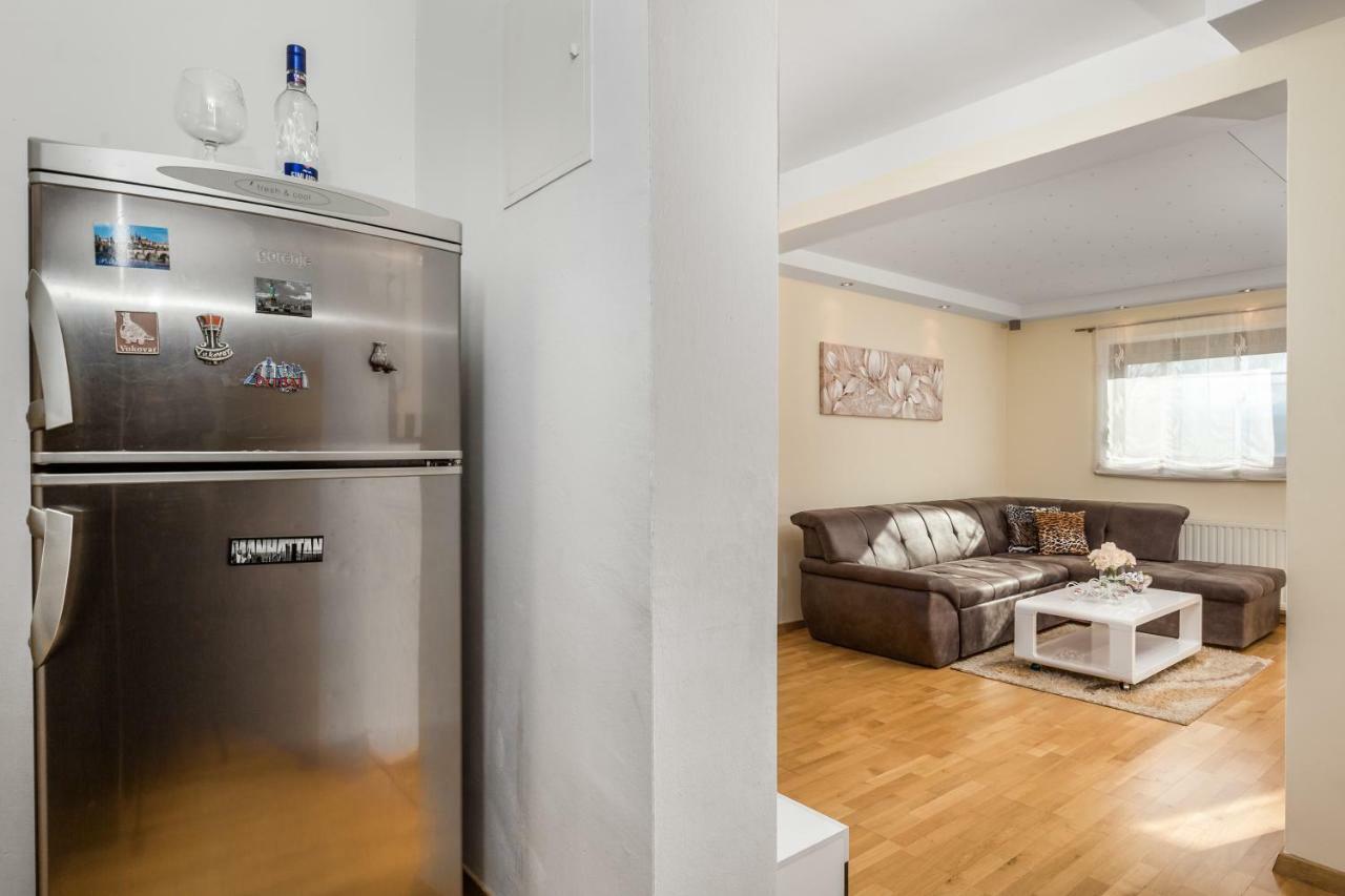 Apartman Javor Apartment โอโทชาส ภายนอก รูปภาพ